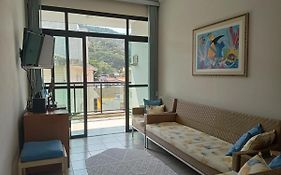Apartamento Enseada com varanda